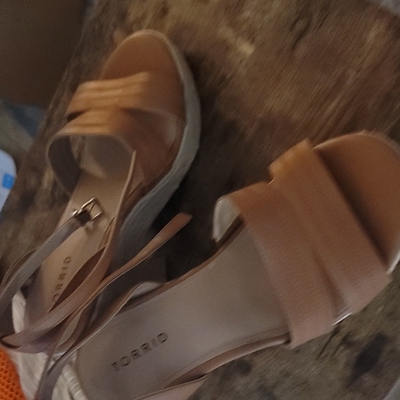 Brown heels - Picture 3 of 4